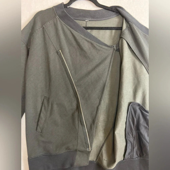 Lululemon Mula Bundle Jacket Charcoal Black Women's Asymmetrical Full Zip Sz 8 - Picture 5 of 12